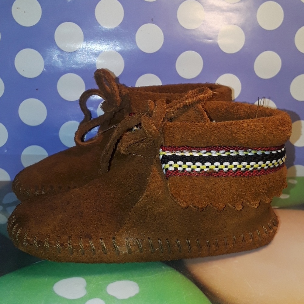 minnetonka mocasin boots baby todder 4 camel suede